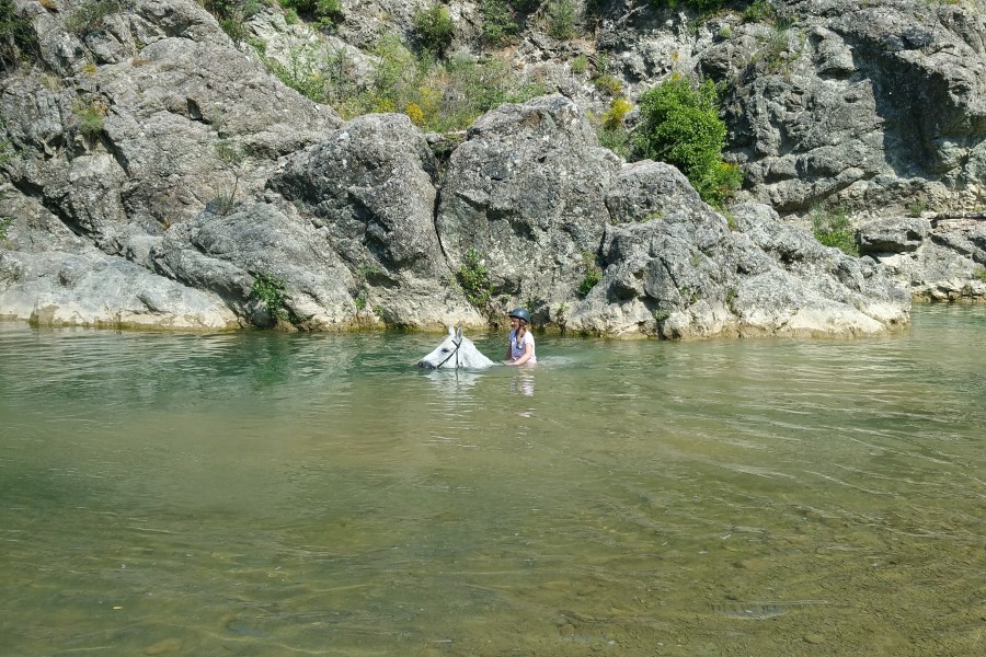 Bewegung Toskana Reiten im Wasser am Fluss