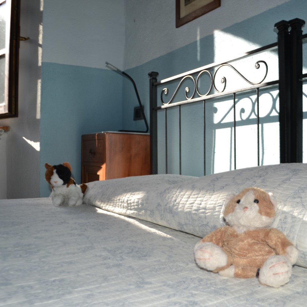 Doppelbett im Schlafzimmer Ferienwohung Toskana