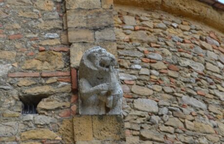 Sehenswürdigkeiten Toskana Volterra Kirche Statue
