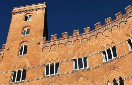 Sehenswürdigkeiten Toskana Siena Gebäude mit Turm Mittelalter