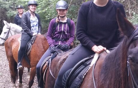 Reiturlaub Toskana Reitergruppe mit Mädchen