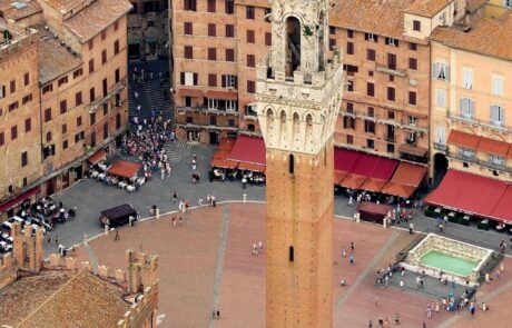 Sehenswürdigkeiten Toskana Piazza al Campo Siena mit Turm