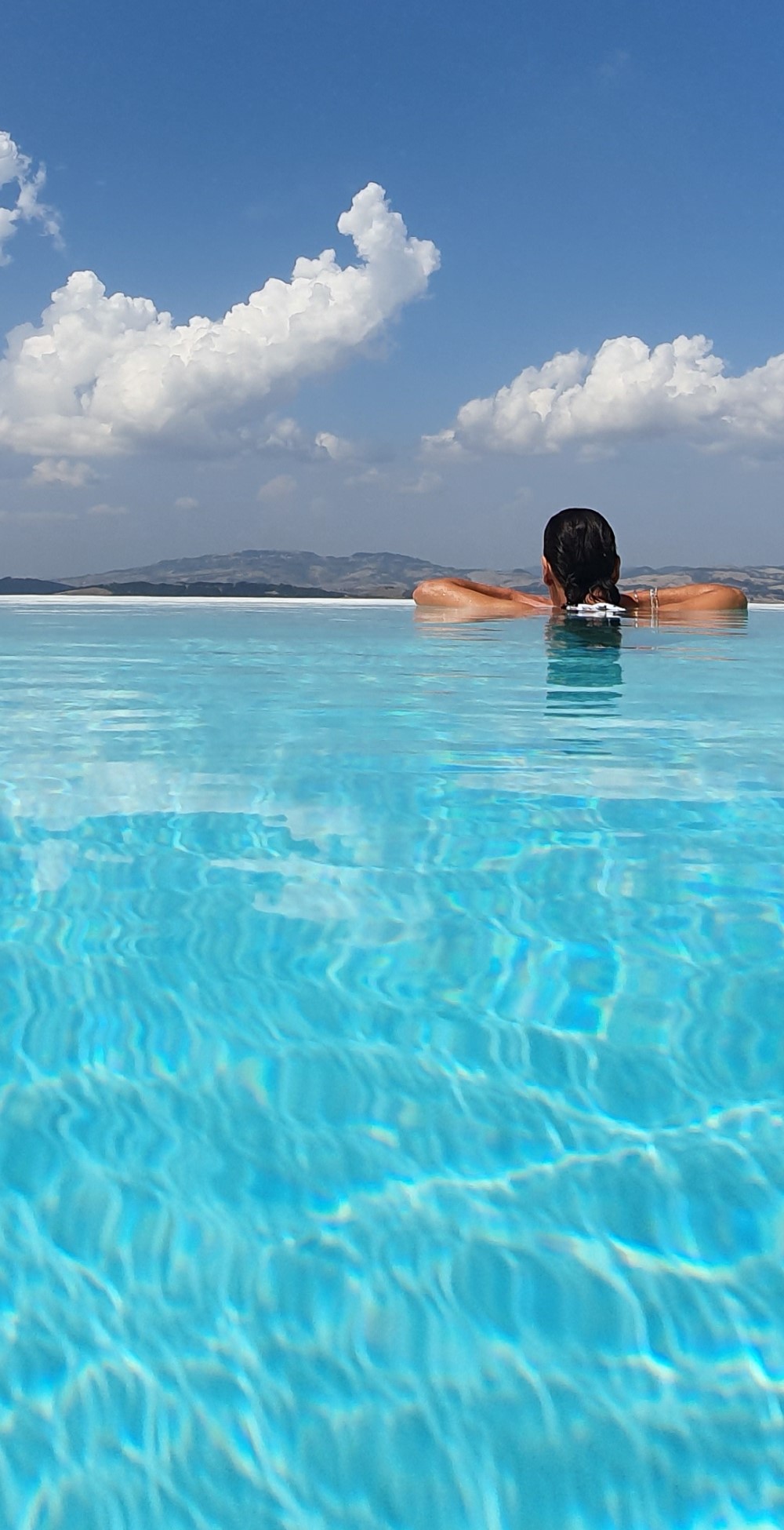 Baden Toskana im Infinity Pool zwischen Siena und Meer