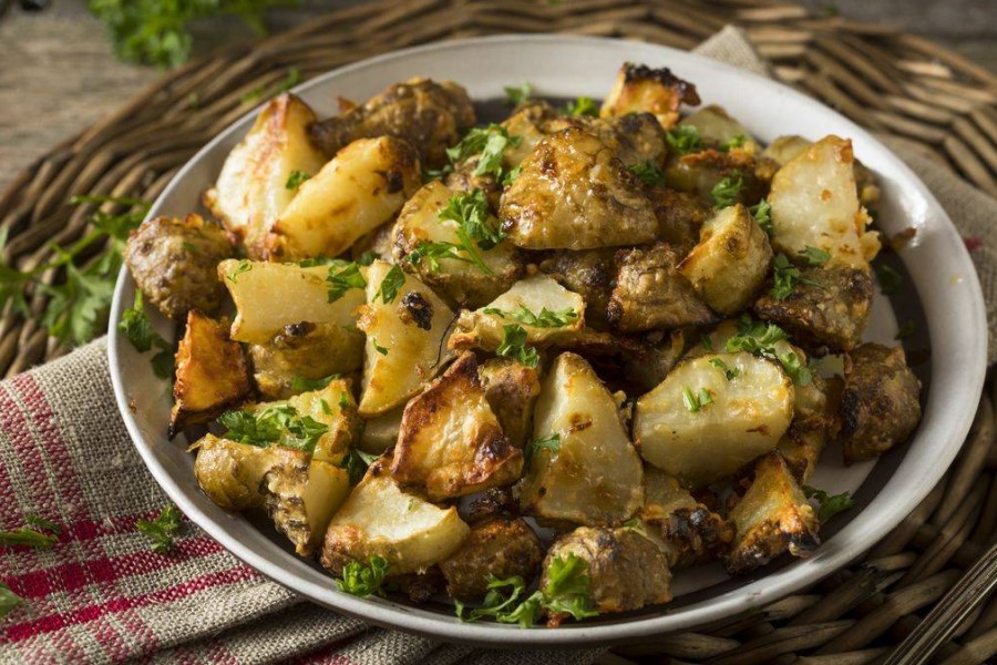 Küche Toskana vegetarische Hauptspeise Kartoffeln mit Artischocken