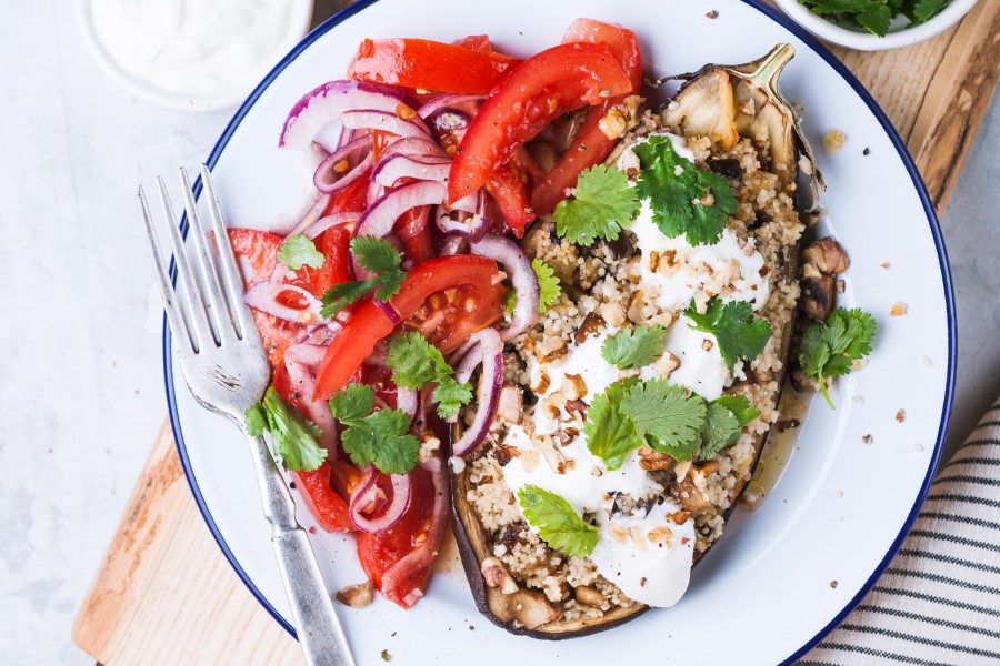 Küche Toskana Italien vegetarisch gefüllte Auberginen Salat