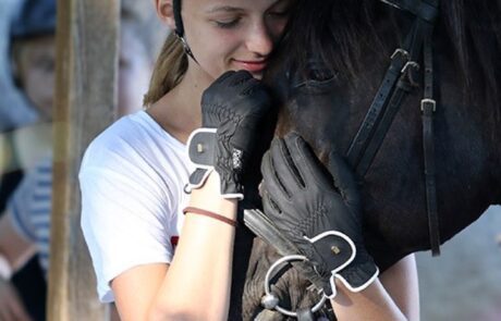 Ferienhaus Tiere Toskana Pferd und Jugendliche